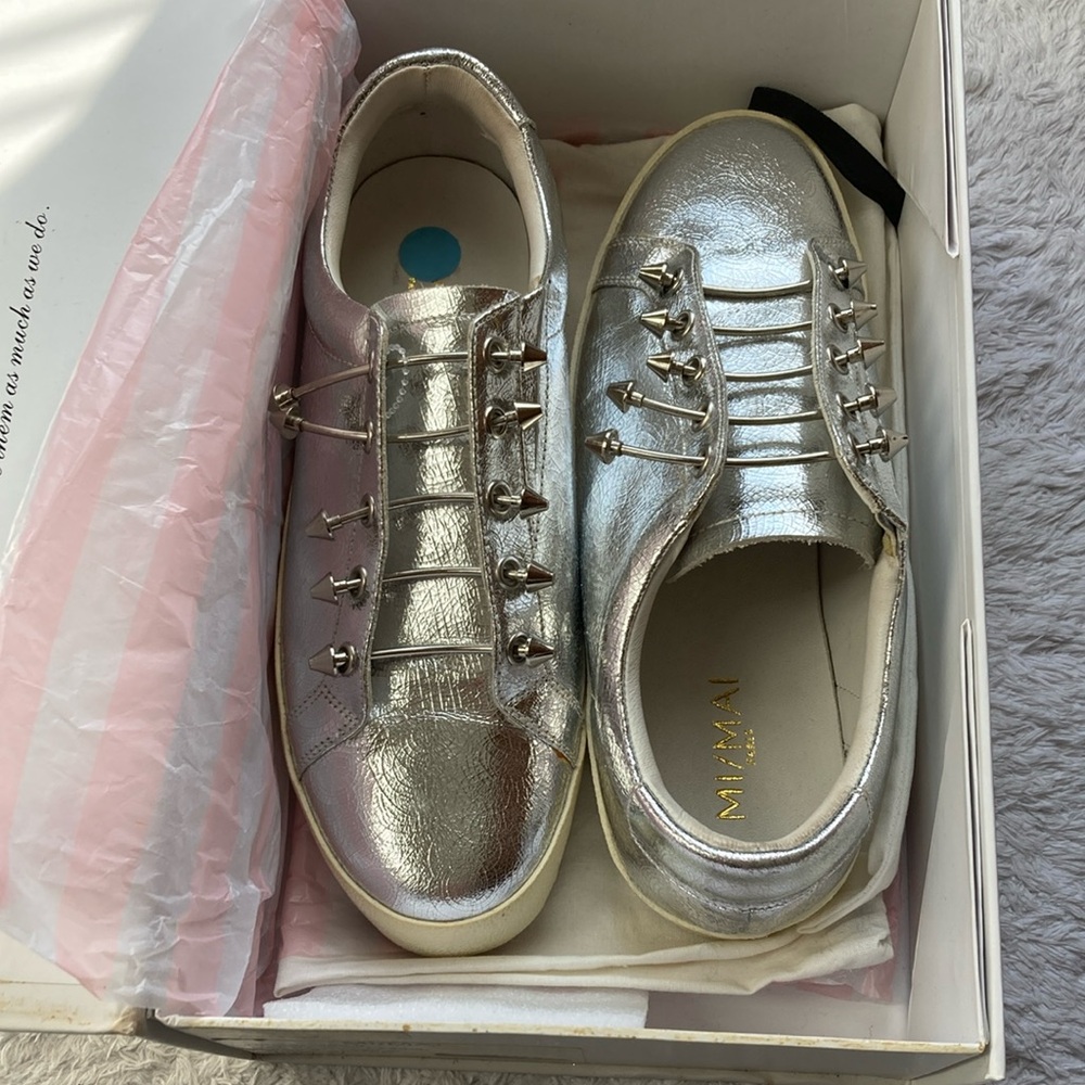 Silver Low-Top Sneakers with Metallic Finish - Picture 2 of 8